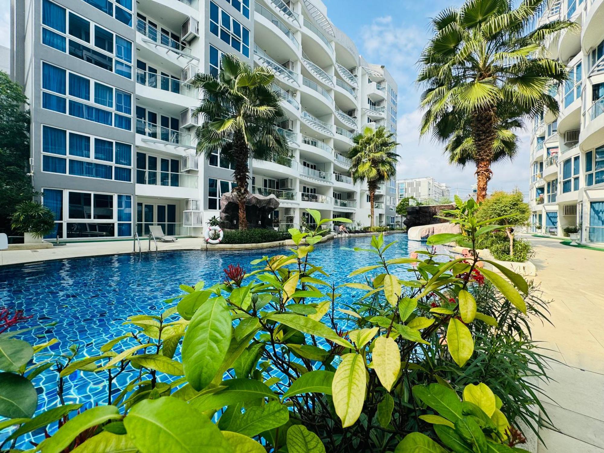 Grand Avenue Conde Pattaya Apartment Exterior photo