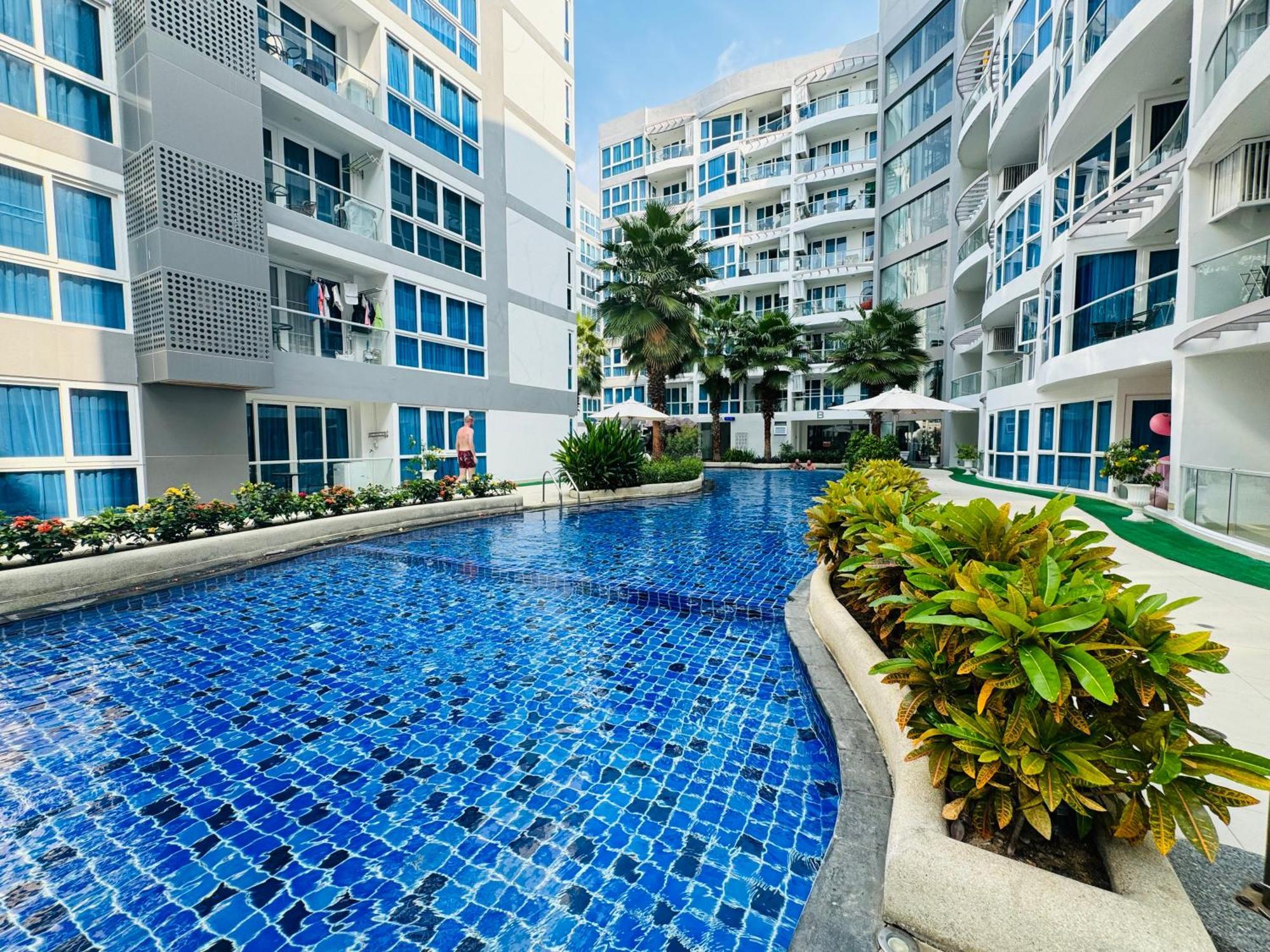 Grand Avenue Conde Pattaya Apartment Exterior photo